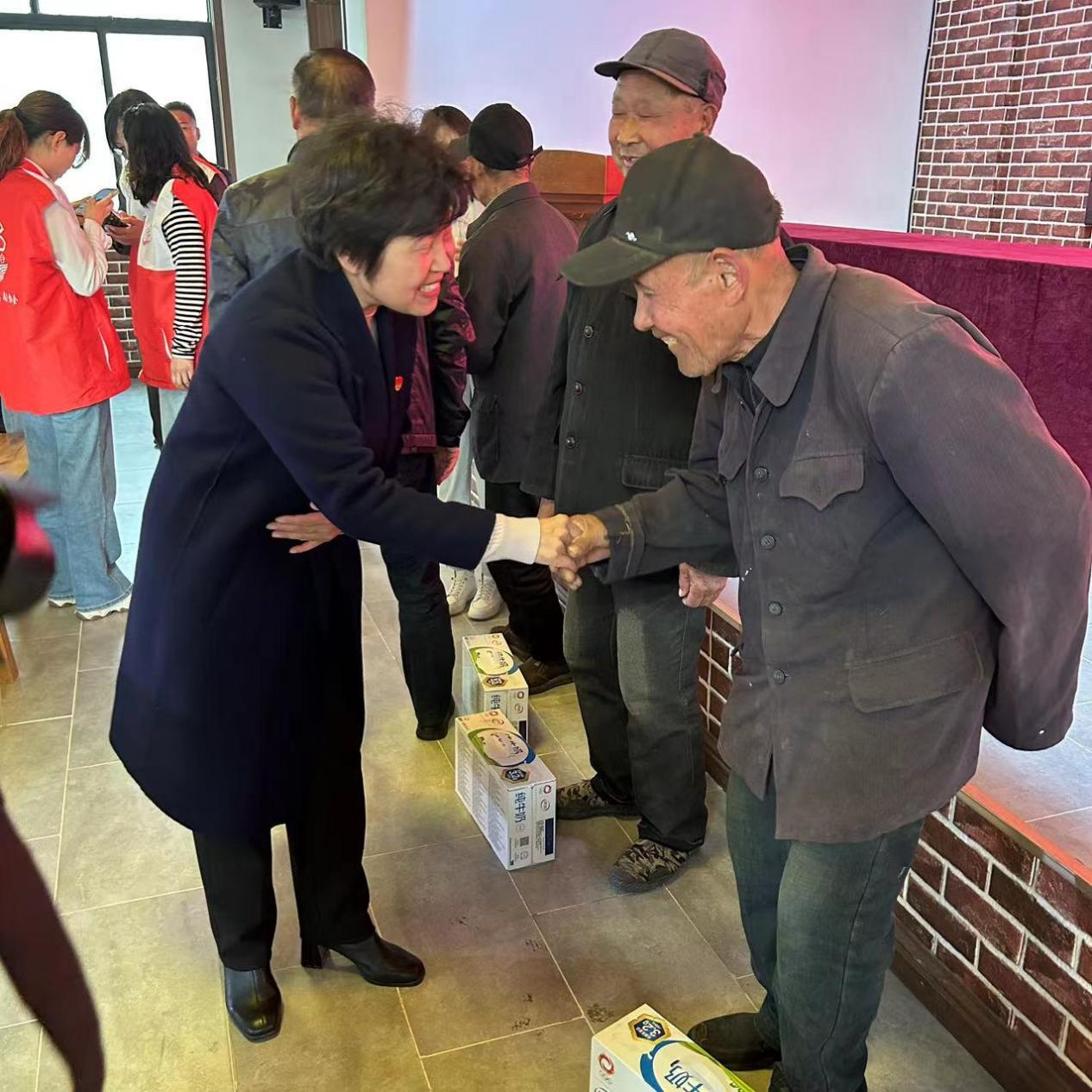 1682644083107263.png 握手.png