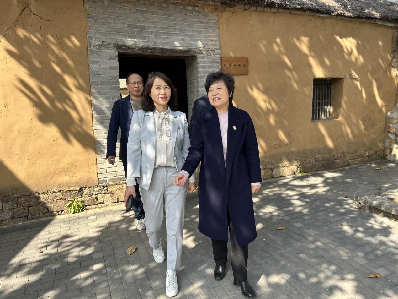 1682645152311104.png 旧居门口.png